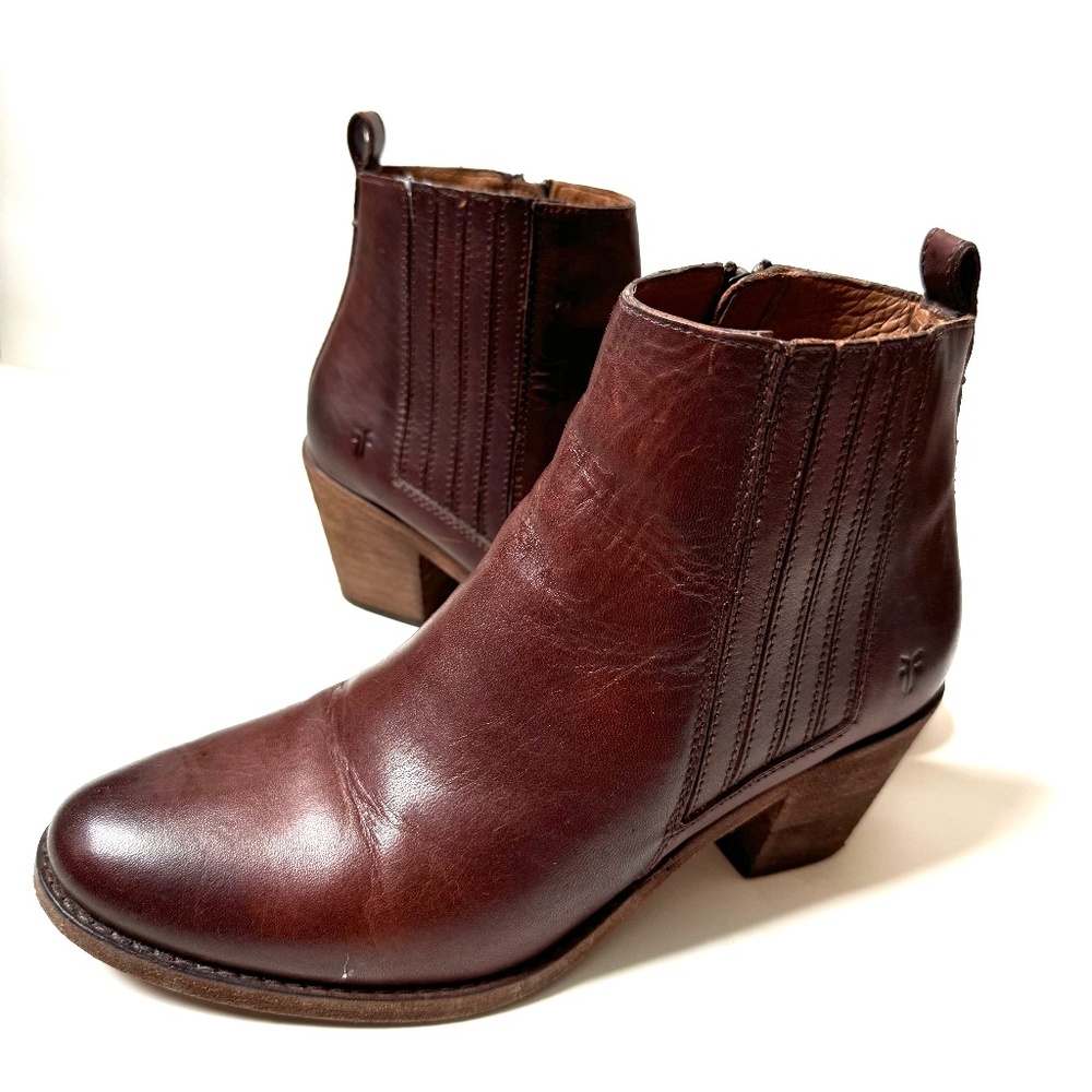 Frye Chelsea short ankle boots in cognac